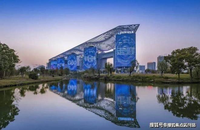 利西郊和煦售楼处发布：豪宅风范备受追捧PG电子麻将胡了模拟器西郊和煦年度@保(图19)